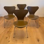 Arne Jacobsen 4 styk 7er nymalet i varm brun alle med fast ryg