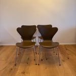 Arne Jacobsen 4 styk 7er nymalet i varm brun alle med fast ryg