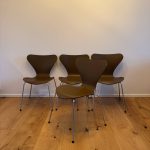Arne Jacobsen 4 styk 7er nymalet i varm brun alle med fast ryg