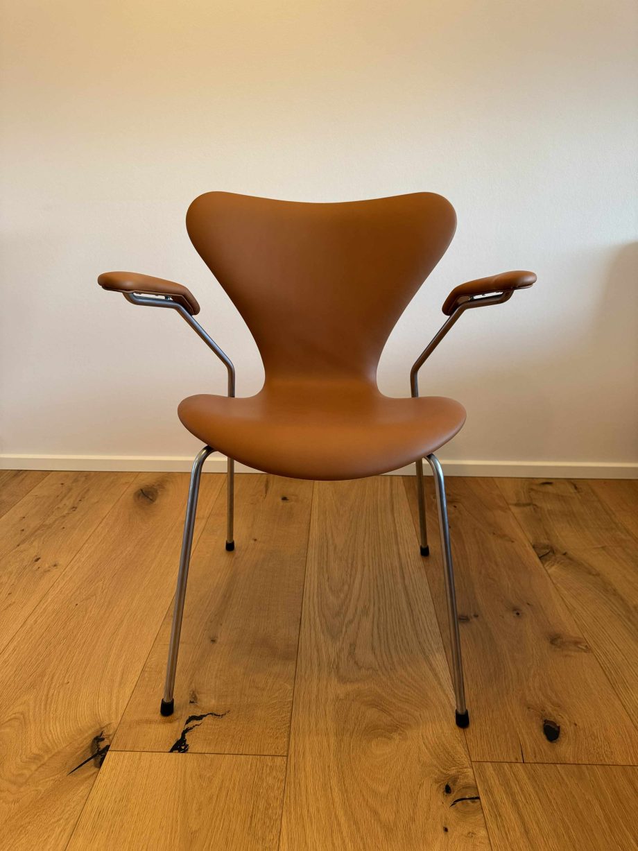 Arne Jacobsen 7 styk 7er stole en med armlæn