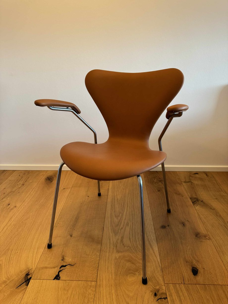 Arne Jacobsen 7 styk 7er stole en med armlæn