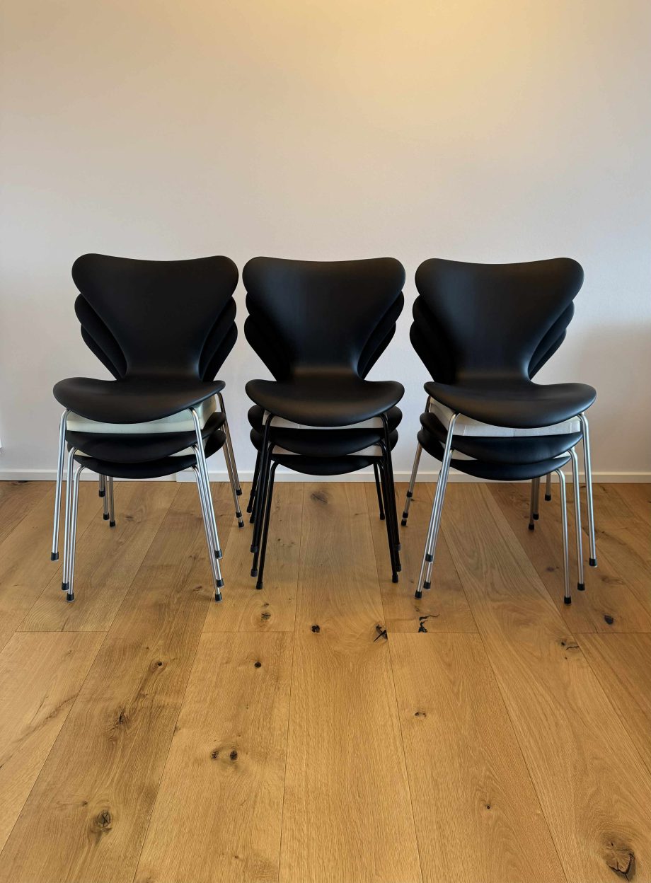 Arne Jacobsen 7er stole ny polstrede i soft classic sort læder