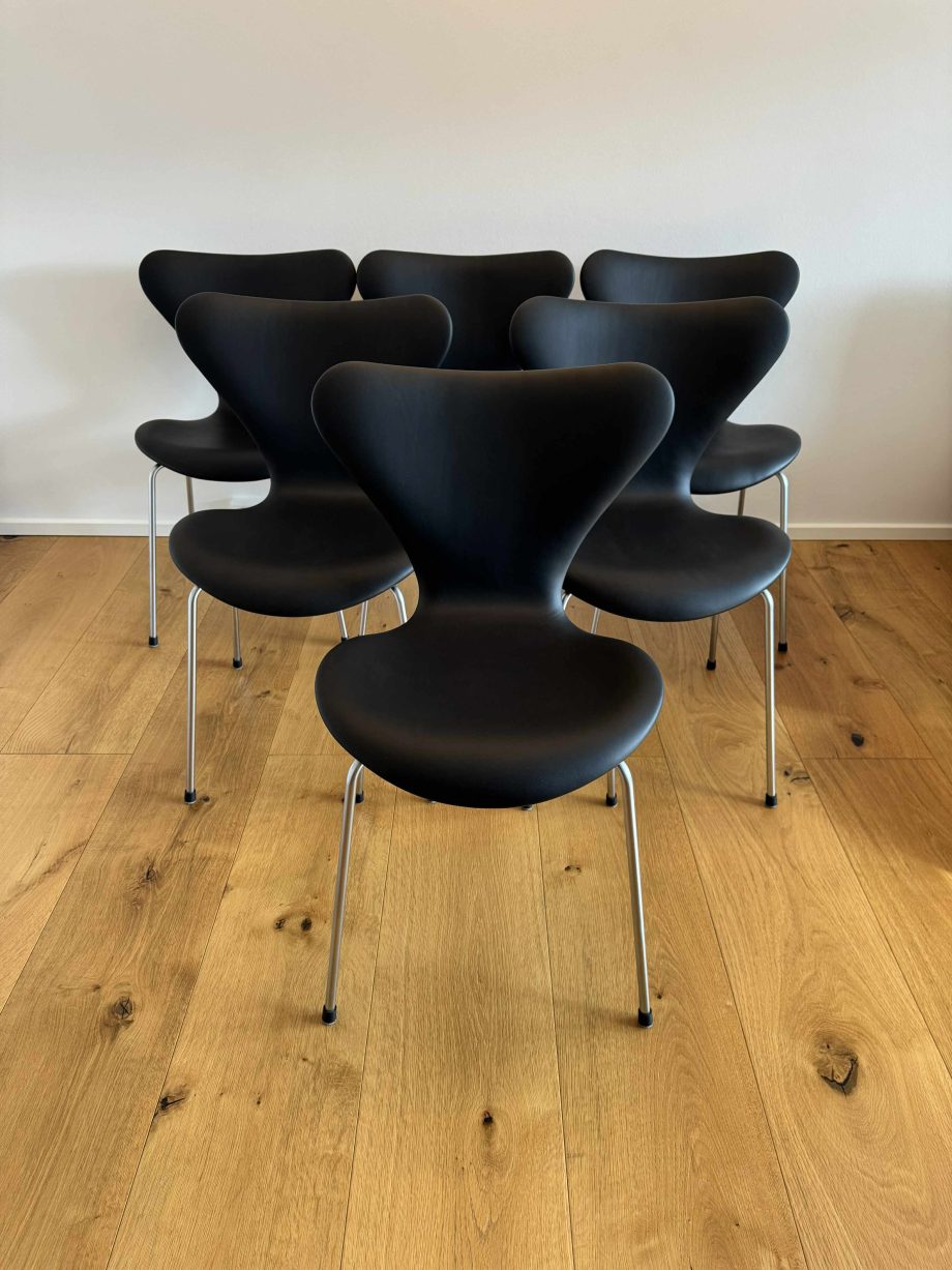 Arne Jacobsen 7er stole ny polstrede i soft classic sort læder